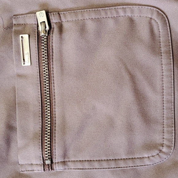 LIJA, Womens Bermuda shorts.  Size 6. Gray. 4 pockets, Golf. Pickel ball. Tennis - Picture 6 of 12